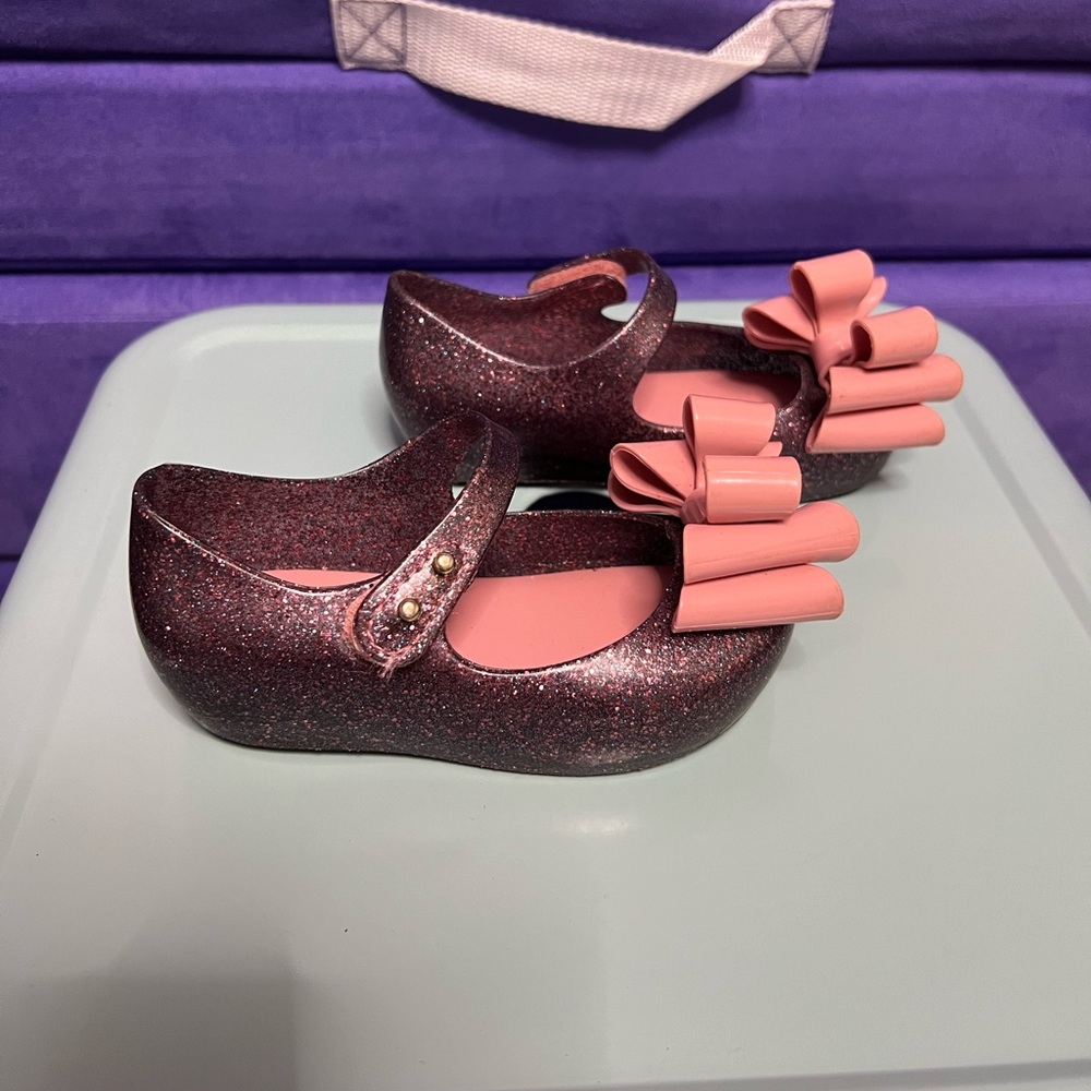 Mini Melissa Pink Glitter and Bow Size 7